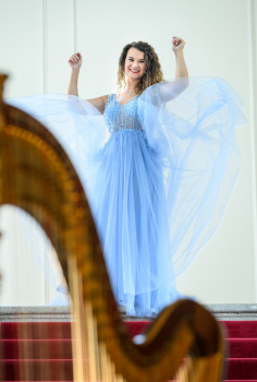 @Petra Hajská - Harfistka Roxana Hädler - Stirská